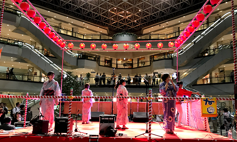 盆踊り大会は地域からも踊り手さんが続々と