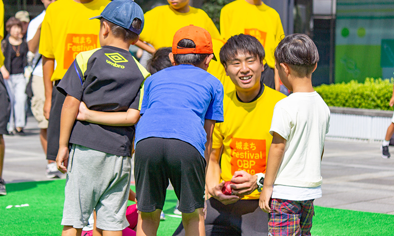 大学生ボランティアによるボッチャ