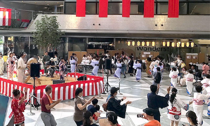 盆踊りの様子