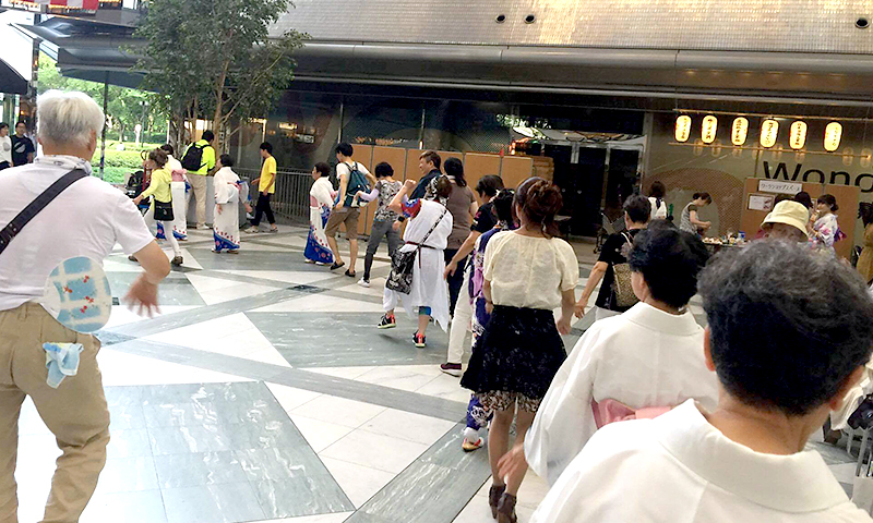 盆踊りの様子