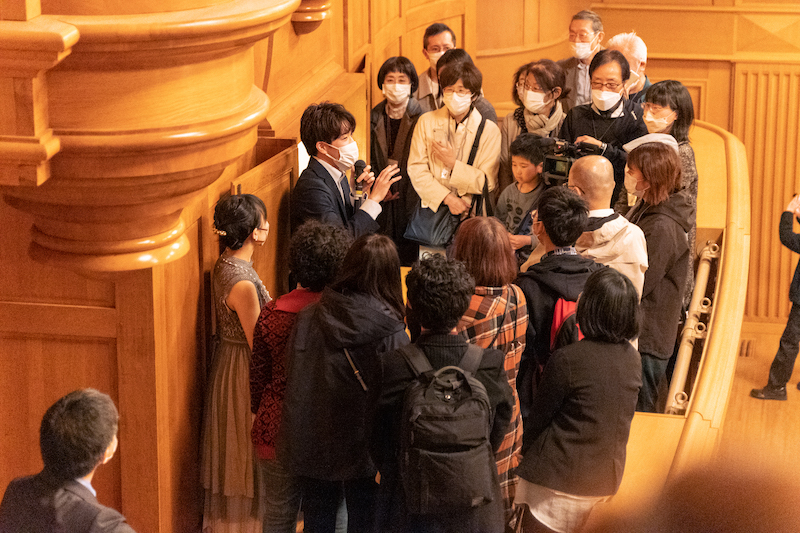 パイプオルガンの迫力ある音色に包まれる見学ツアー